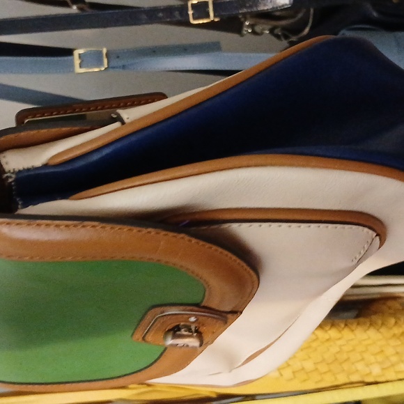 SOLD! Etienne Aigner Valencia Handbag - Picture 6 of 7